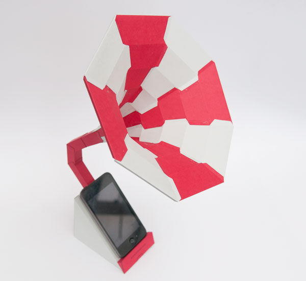 Vintage Inspired DIY Phone Stand and Speaker Vintage Inspired DIY Phone Stand and Speaker