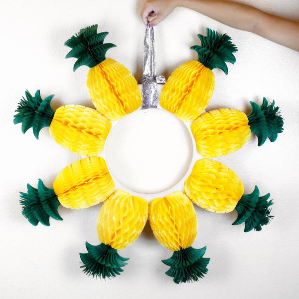 How to Make a Pineapple Wreath