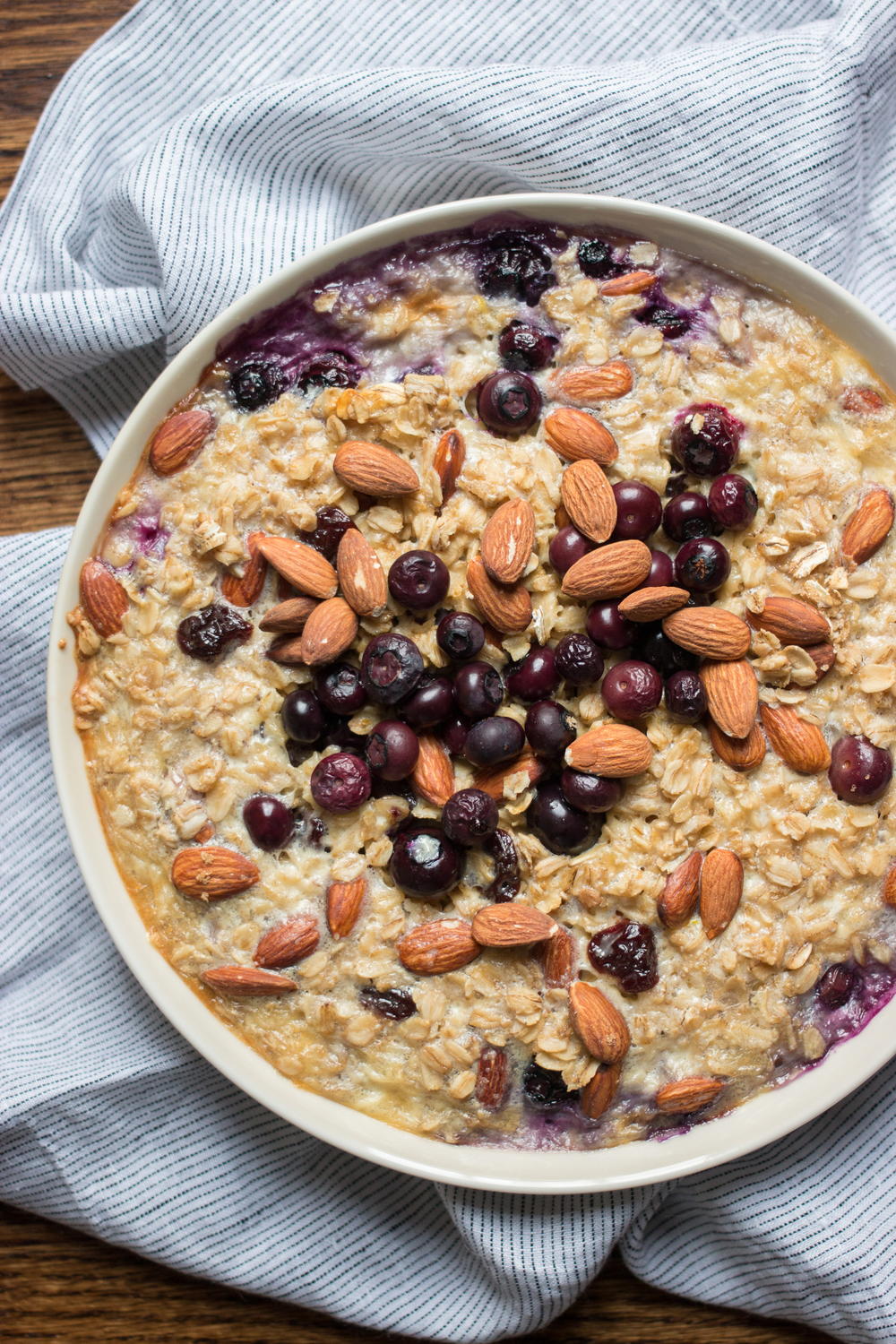 Overnight Baked Oatmeal | RecipeLion.com