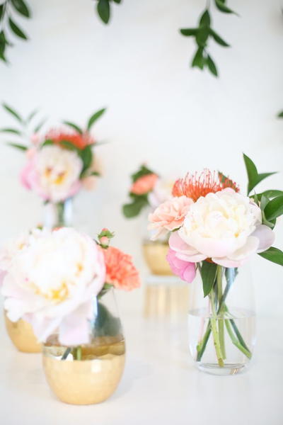 Classically Simple Wedding Flower Arrangement Classically Simple Wedding Flower Arrangement