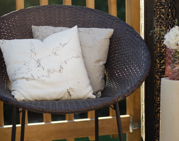 5 Minute Gold Marbled Pillows 5 Minute Gold Marbled Pillows