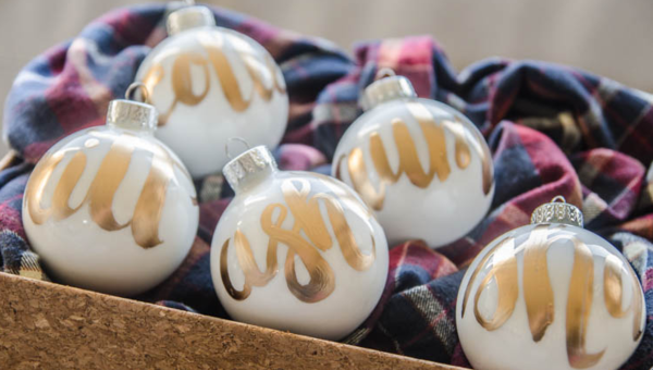 Hand-Lettered DIY Ornaments Hand-Lettered DIY Ornaments