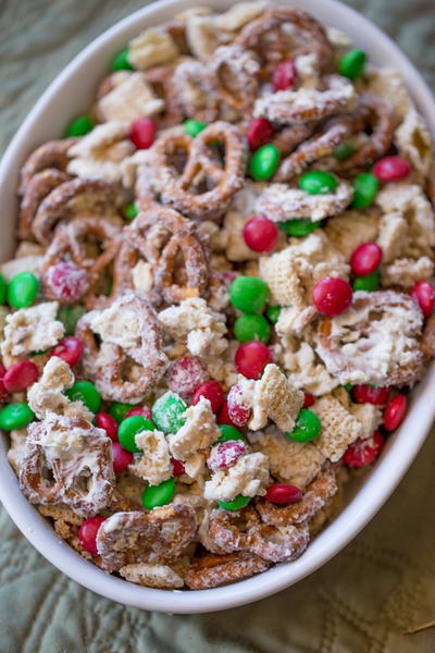 Christmas White Chocolate Trash Snack Mix Christmas White Chocolate Trash Snack Mix