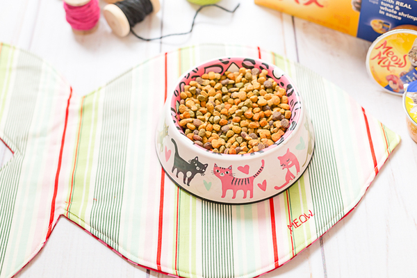 DIY Sew a Fishy Cat Food Mat Tutorial DIY Sew a Fishy Cat Food Mat Tutorial
