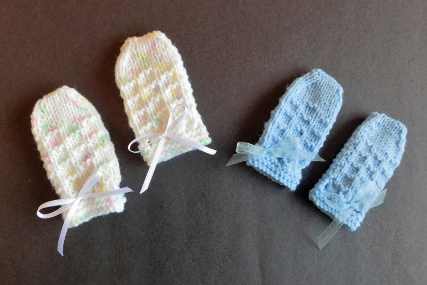 Simple Baby Mittens Knitting Pattern | AllFreeKnitting.com