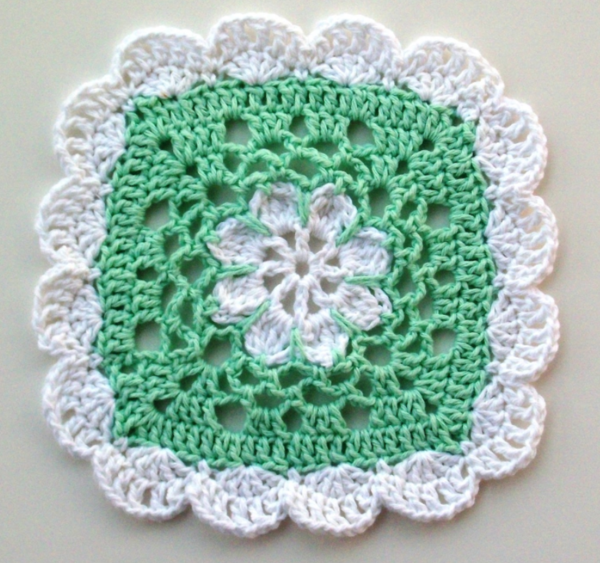Pretty Scallops Granny Square Pattern Pretty Scallops Granny Square Pattern