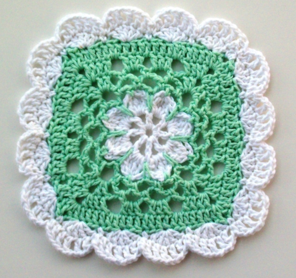 Pretty Scallops Granny Square Pattern