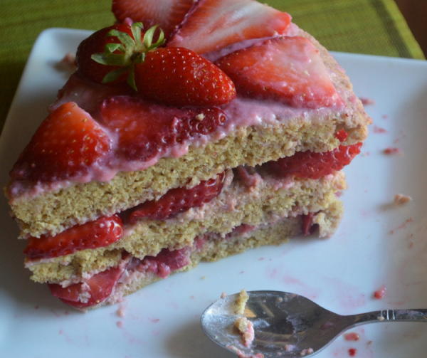 Healthy Strawberry Icy Naked Cake Healthy Strawberry Icy Naked Cake
