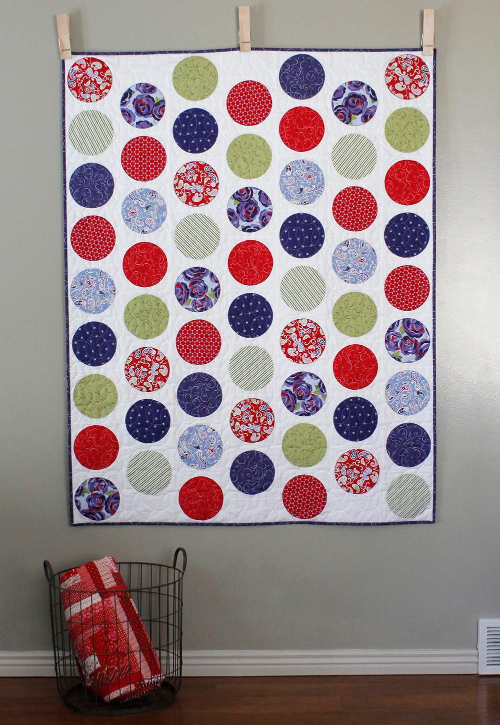 will-it-go-round-in-circles-free-quilt-pattern-and-tutorial-part-5-binding-the-cottage-mama