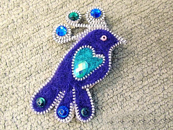 Peacock Zipper Felted Brooch Peacock Zipper Felted Brooch