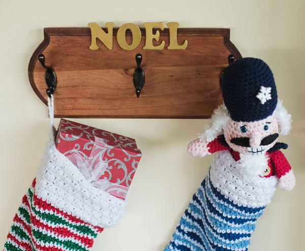 Noel DIY Stocking Holder Noel DIY Stocking Holder