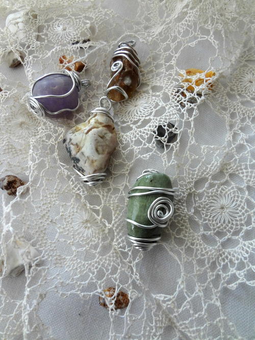 Beach Stone Wire Wrapped Pendant Beach Stone Wire Wrapped Pendant