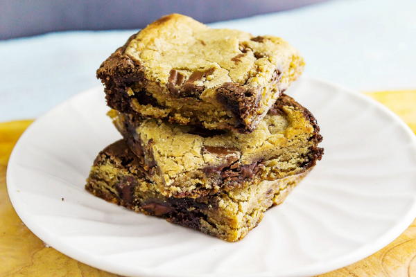 Bookies Chocolate Chip Cookie Brownies Bookies: Chocolate Chip Cookie Brownies