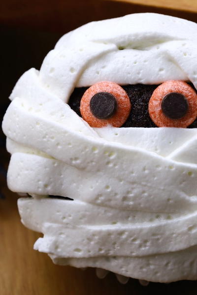 Chocolate Mummy Cupcakes Chocolate Mummy Cupcakes
