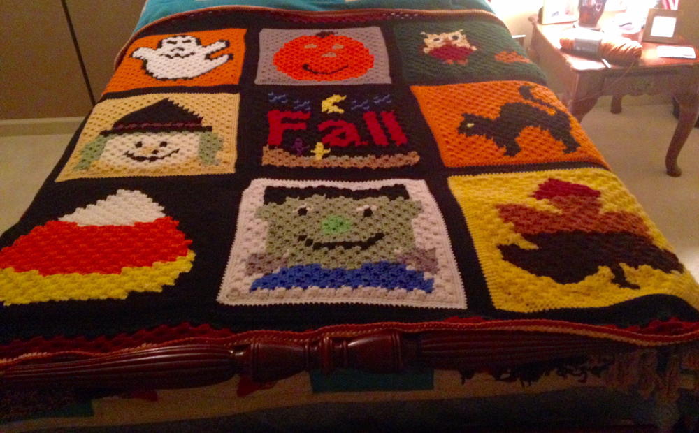 Prying Eye Eyeball C2C Crochet Pattern Panel Graph Color Block Directions 27x27 Tote Halloween Trick or Treat Bag Throw Pillow Detached Eye