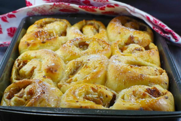 Gruyere Apple Pie Cinnamon Rolls Gruyère Apple Pie Cinnamon Rolls