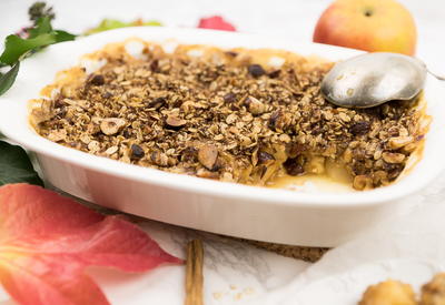 Quinces and Apple Crumble with Hazelnuts