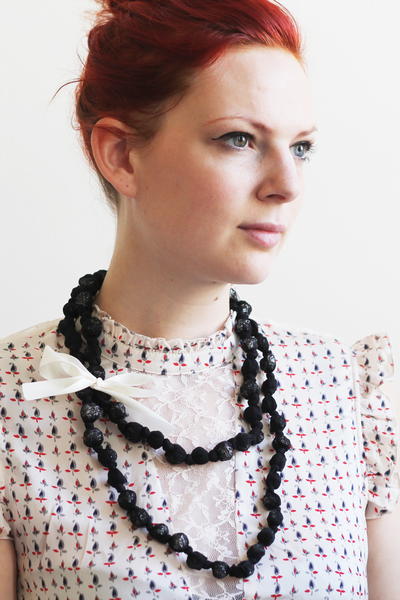 DIY Upcycled Tights Necklace DIY Upcycled Tights Necklace