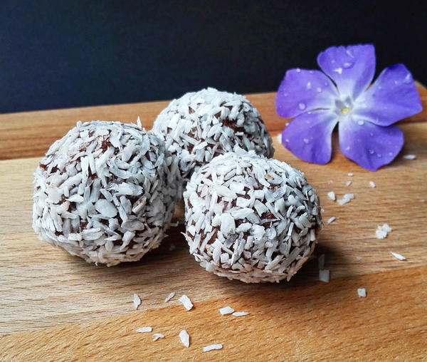 Delicious Chocolate And Coconut Truffles Delicious Chocolate And Coconut Truffles
