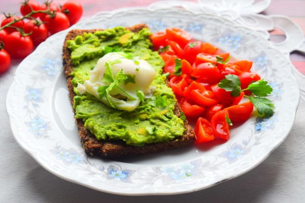 Healthy Avocado Poached Egg Breakfast Healthy Avocado & Poached Egg Breakfast