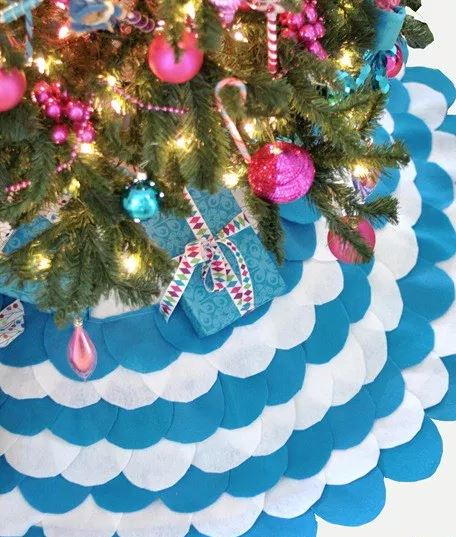 Sweet and Chic Scalloped Tree Skirt Sweet and Chic Scalloped Tree Skirt