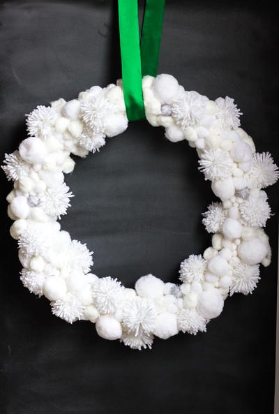 Pom-Pom Wreath Winter Craft Pom-Pom Wreath Winter Craft