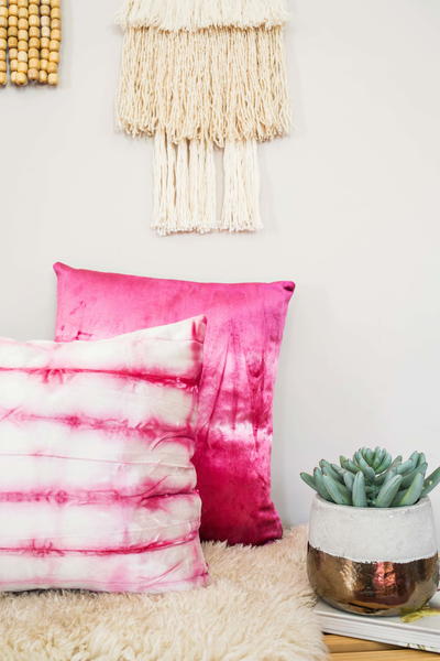 How to Dye a Velvet Pillow How to Dye a Velvet Pillow