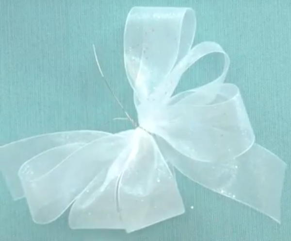 Quick and Easy Wired Ribbon Bow Tutorial Quick and Easy Wired Ribbon Bow Tutorial