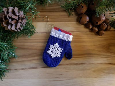Crochet Mitten Ornament and Gift Card Holder