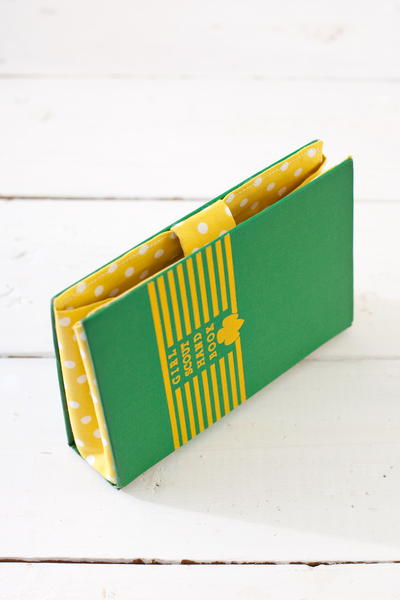 Easy Book to Purse Refashion Easy Book to Purse Refashion