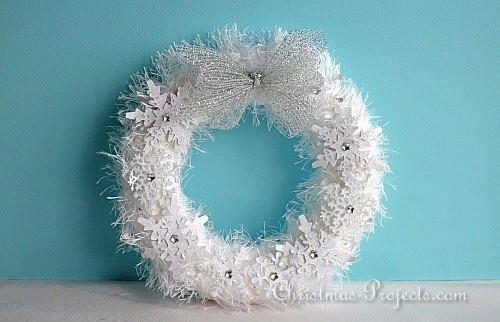 White Fuzzy Wreath with Snowflakes White Fuzzy Wreath with Snowflakes
