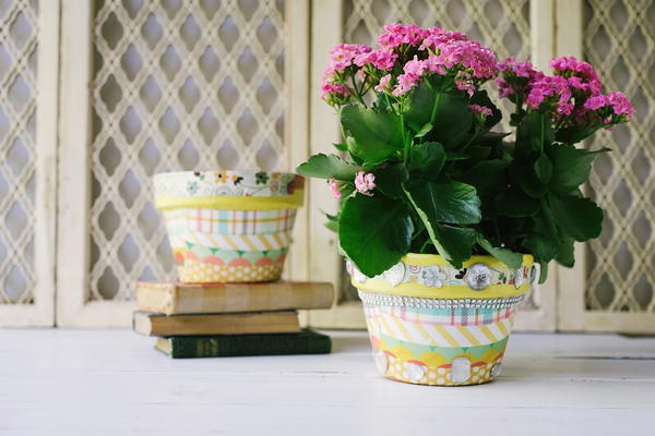 Decoupage Flower Pots with Scrapbook Paper Decoupage Flower Pots with Scrapbook Paper