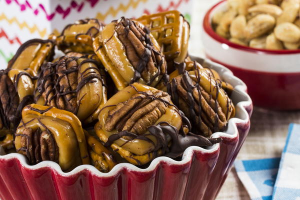 Caramel Pretzel Cookies