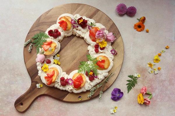 Simple Meringue Wreath With Lemon Curd And Edible Flowers Simple Meringue Wreath With Lemon Curd And Edible Flowers