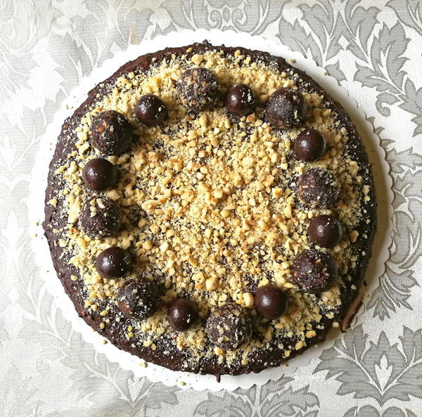 Ferrero Rocher Inspired Cake Ferrero Rocher Inspired Cake