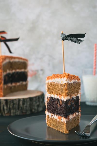 Chocolate Oreo Pumpkin Cake Chocolate & Oreo Pumpkin Cake