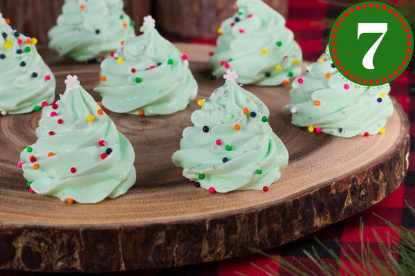 Christmas Tree Meringues Christmas Tree Meringues