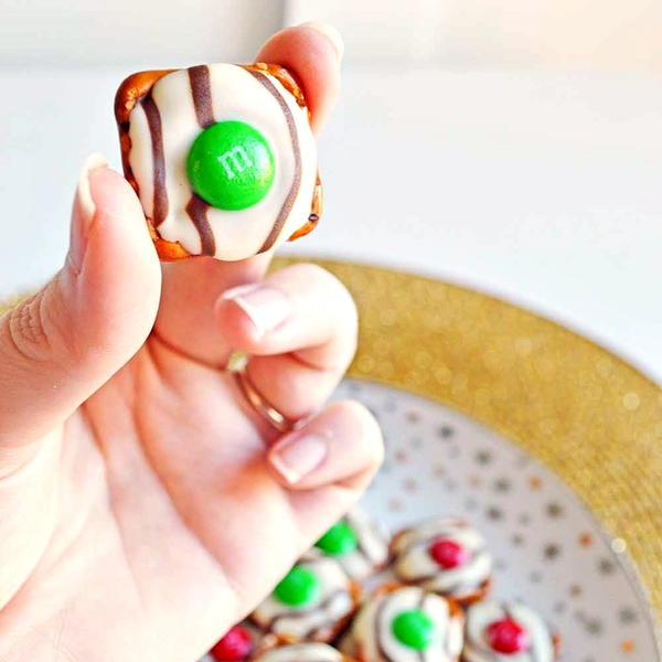 Christmas Pretzel Hugs Christmas Pretzel Hugs
