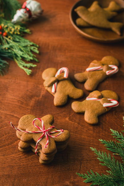 Honey Gingerbread Cookies with Lemon Icing Honey Gingerbread Cookies with Lemon Icing