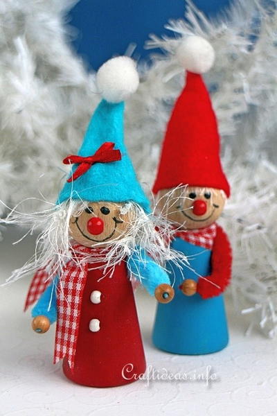Cute Wooden Peg Christmas Elves