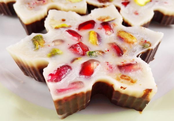Pomegranate And Pistachio Chocolate Snowflakes Pomegranate And Pistachio Chocolate Snowflakes