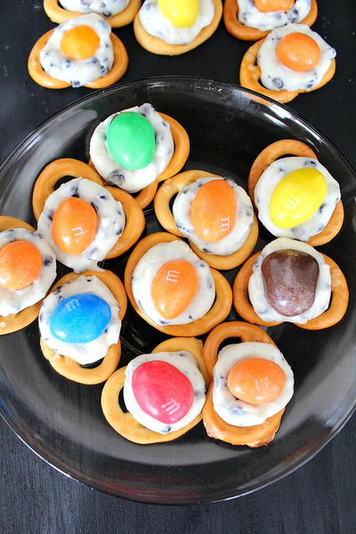 Pretzel Chocolate Christmas Treats Pretzel chocolate Christmas treats