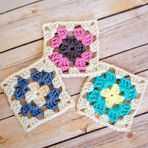 Vintage-Inspired Crochet Granny Square Vintage-Inspired Crochet Granny Square