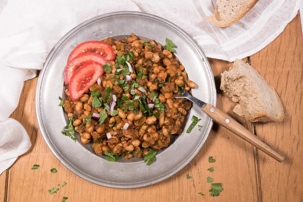 Quick Smoked Baked Beans with Celery and Molasses	