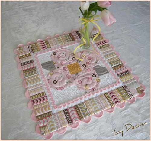 Pretty Pink Posy Table Topper Pretty Pink Posy Table Topper