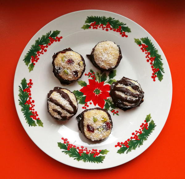 Raw Coconut Macaroons Raw Coconut Macaroons