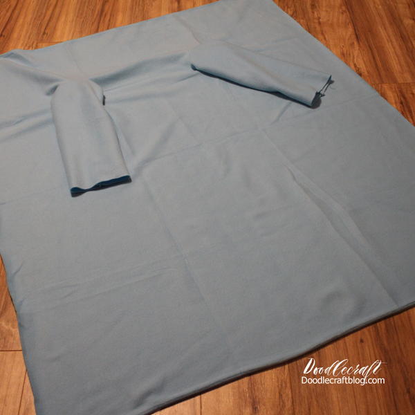 Cozy DIY Snuggie Tutorial Cozy DIY Snuggie Tutorial