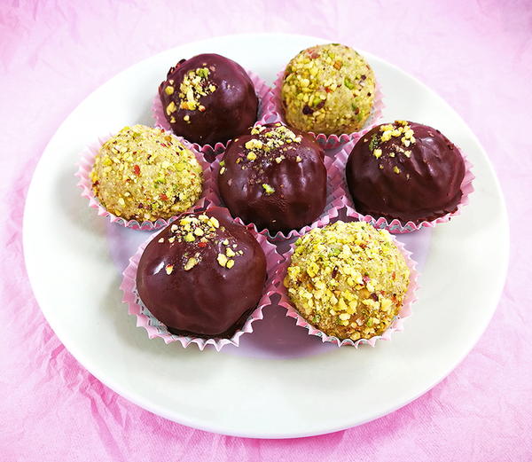 Vegan Matcha Pistachio Truffles Vegan Matcha Pistachio Truffles