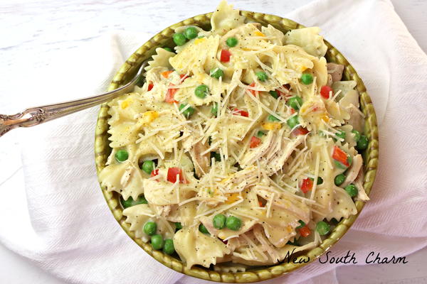 Creamy Chicken and Garlic Pasta 