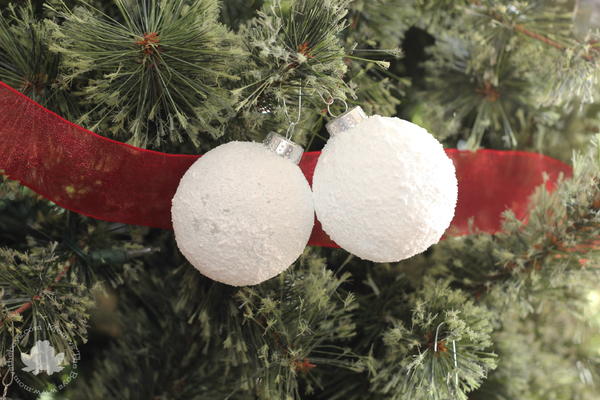 DIY Snowball Ornaments DIY Snowball Ornaments